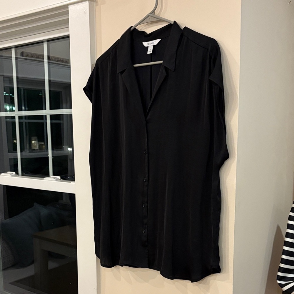 Nine West Silk Black Short Sleeve Button-Down Shirt